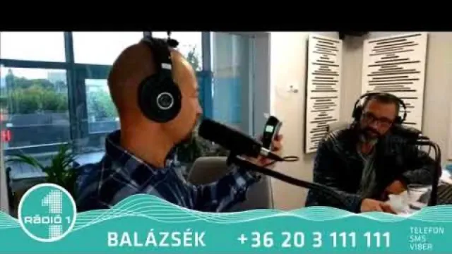 Balázsék a Rádió 1 stúdiójában alkoholszondát tesztelnek